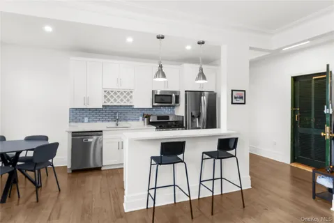 $398,000 | 37 Brompton Road, Unit 3D, Great Neck, NY 11021