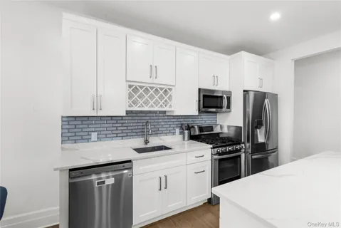 $398,000 | 37 Brompton Road, Unit 3D, Great Neck, NY 11021