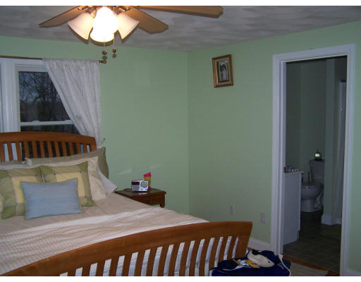 10 Bradley Road Salem, MA 01970 - Photo 6 of 7