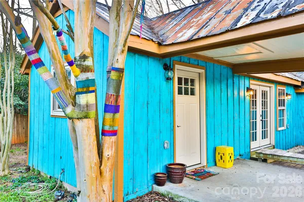 $400,000 | 221 Pineville-Matthews Road, Matthews, NC 28105