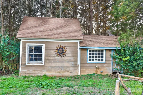 $400,000 | 221 Pineville-Matthews Road, Matthews, NC 28105