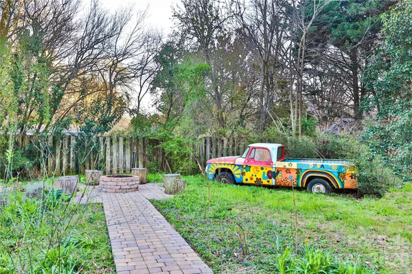 $400,000 | 221 Pineville-Matthews Road, Matthews, NC 28105