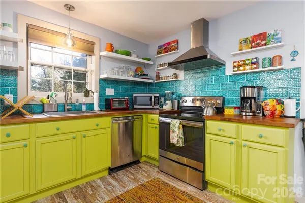 $400,000 | 221 Pineville-Matthews Road, Matthews, NC 28105