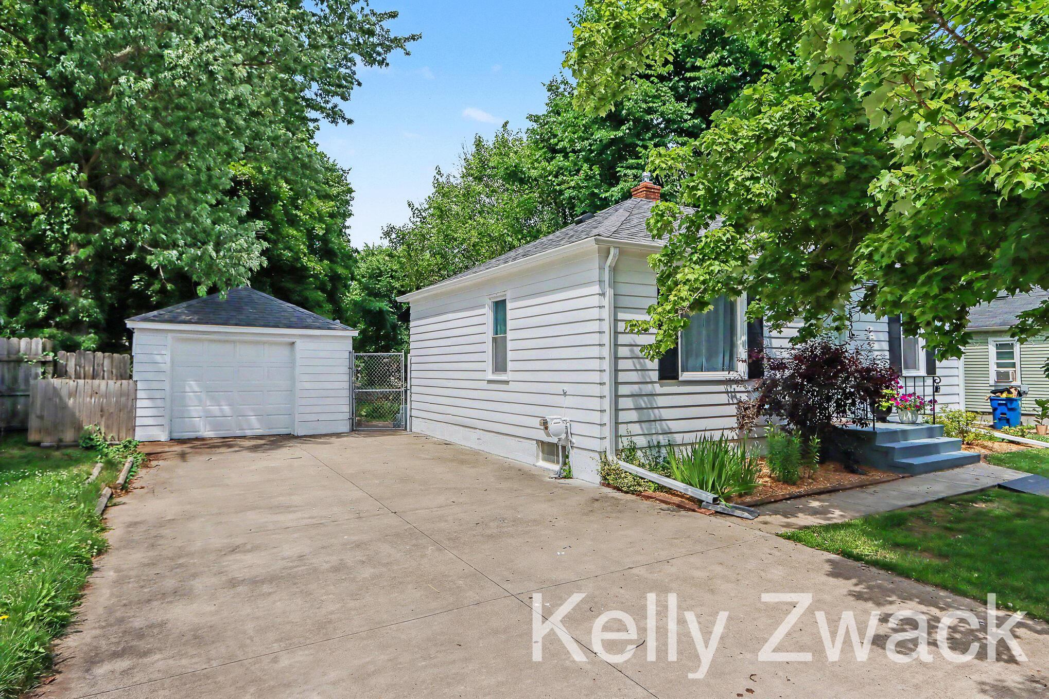 830 Edison Street Kalamazoo, MI 49004 - Photo 15 of 23 Garage