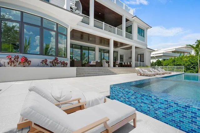 $9,450,000 | 3621 San Remo Terrace, Sarasota, FL 34239