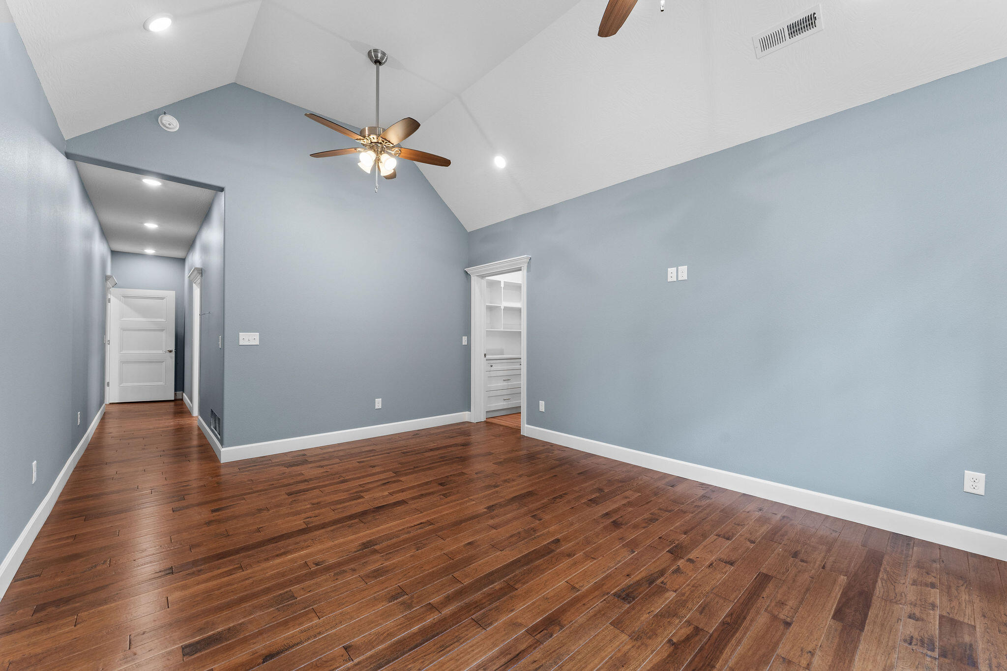 680 Highpoints Ridge Branson, MO 65616 - Photo 15 of 56 Main Level Primary Bedroom