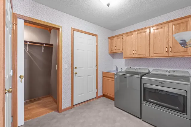 $415,000 | 6600 Founders Parkway, Brooklyn Park, MN 55445