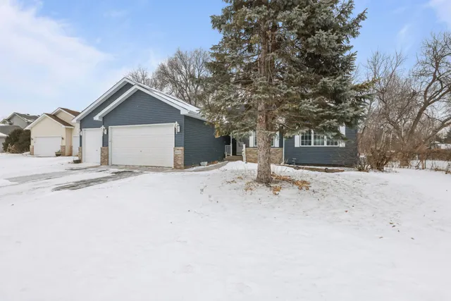 $415,000 | 6600 Founders Parkway, Brooklyn Park, MN 55445