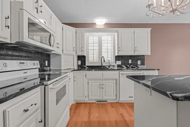 $415,000 | 6600 Founders Parkway, Brooklyn Park, MN 55445