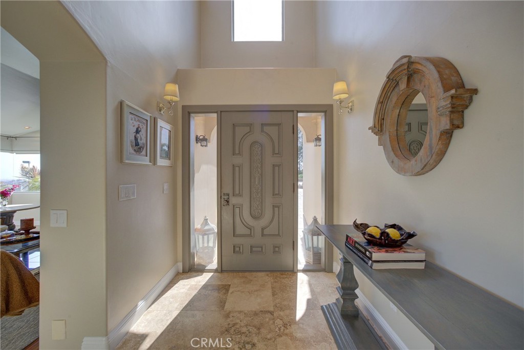 515 Windermere Lane Arroyo Grande, CA 93420 - Photo 8 of 75 a hallway with painting on the wall and a mirror