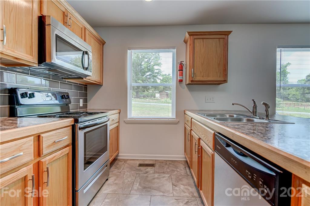 3205 Oakdale Road Charlotte, NC 28216 - Photo 12 of 25 Gallery Image 12