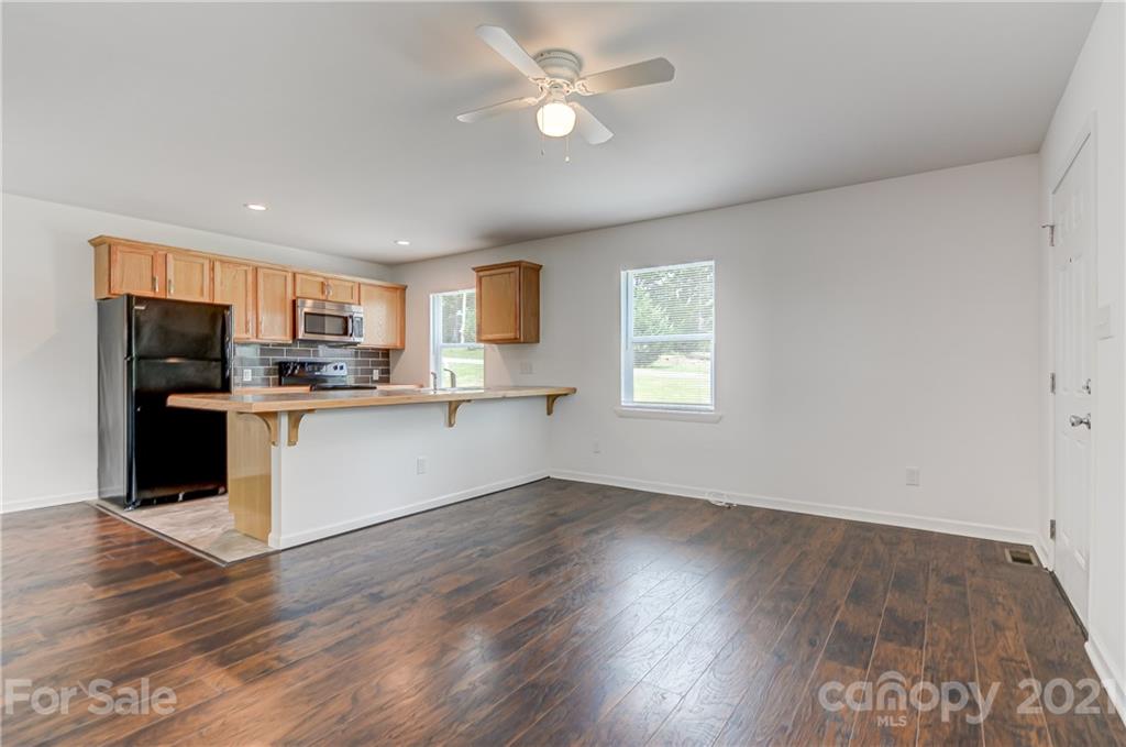 3205 Oakdale Road Charlotte, NC 28216 - Photo 8 of 25 Gallery Image 8