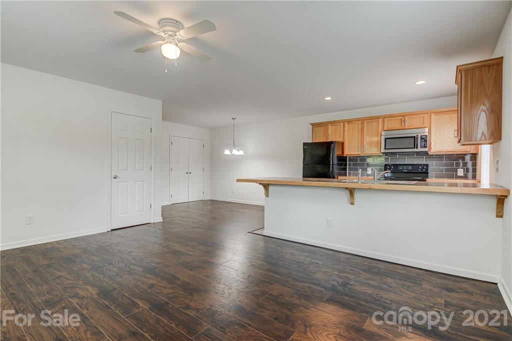 3205 Oakdale Road Charlotte, NC 28216 - Photo 9 of 25 Gallery Image 9