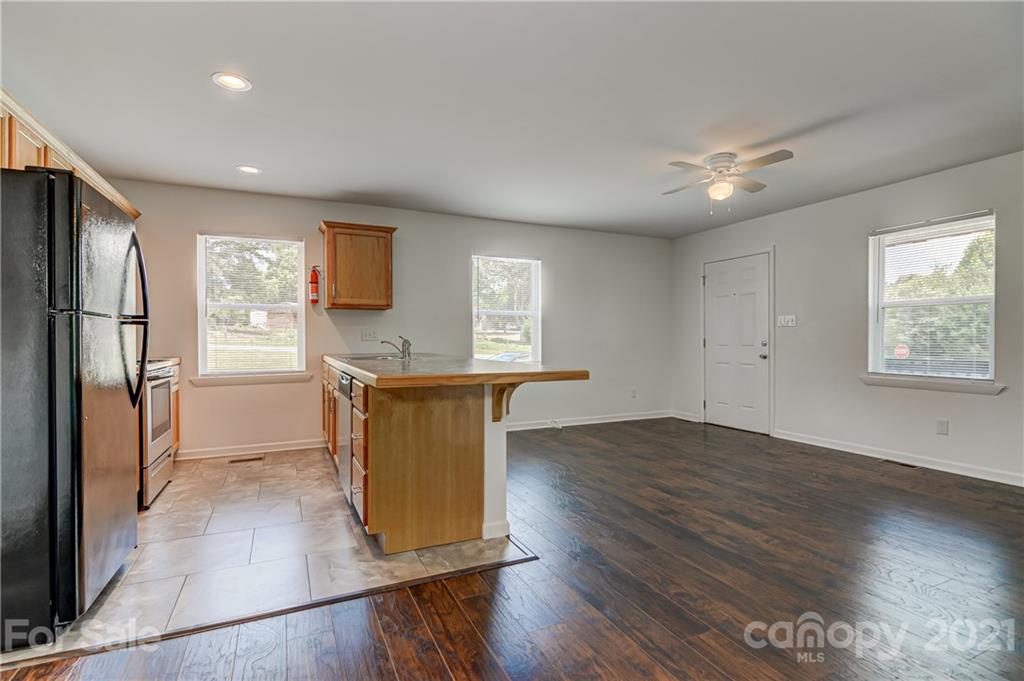 3205 Oakdale Road Charlotte, NC 28216 - Photo 10 of 25 Gallery Image 10