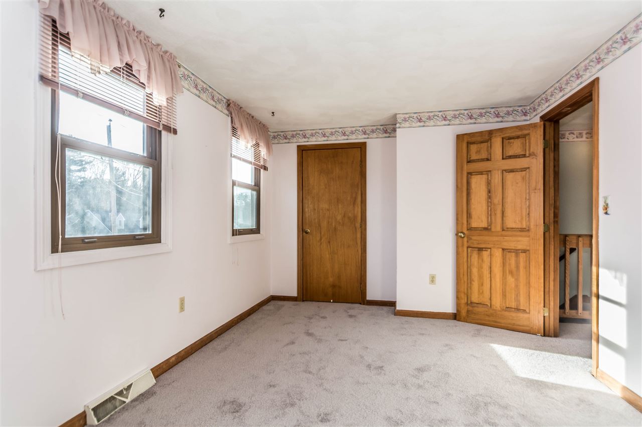 28 Robinhood Road Nashua, NH 03062 - Photo 18 of 30