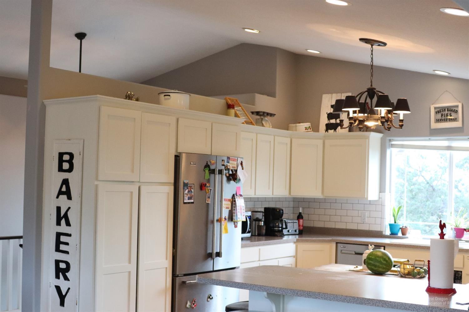 3060 Northeast Yellowpine Road Prineville, OR 97754 - Photo 8 of 25 Kitchen