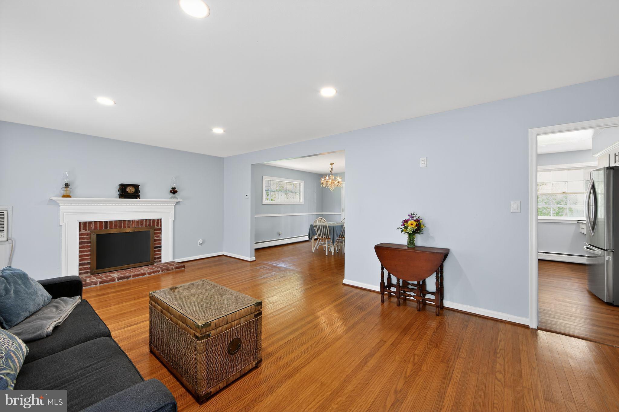 405 Edgewood Drive Exton, PA 19341 - Photo 5 of 35 Living room