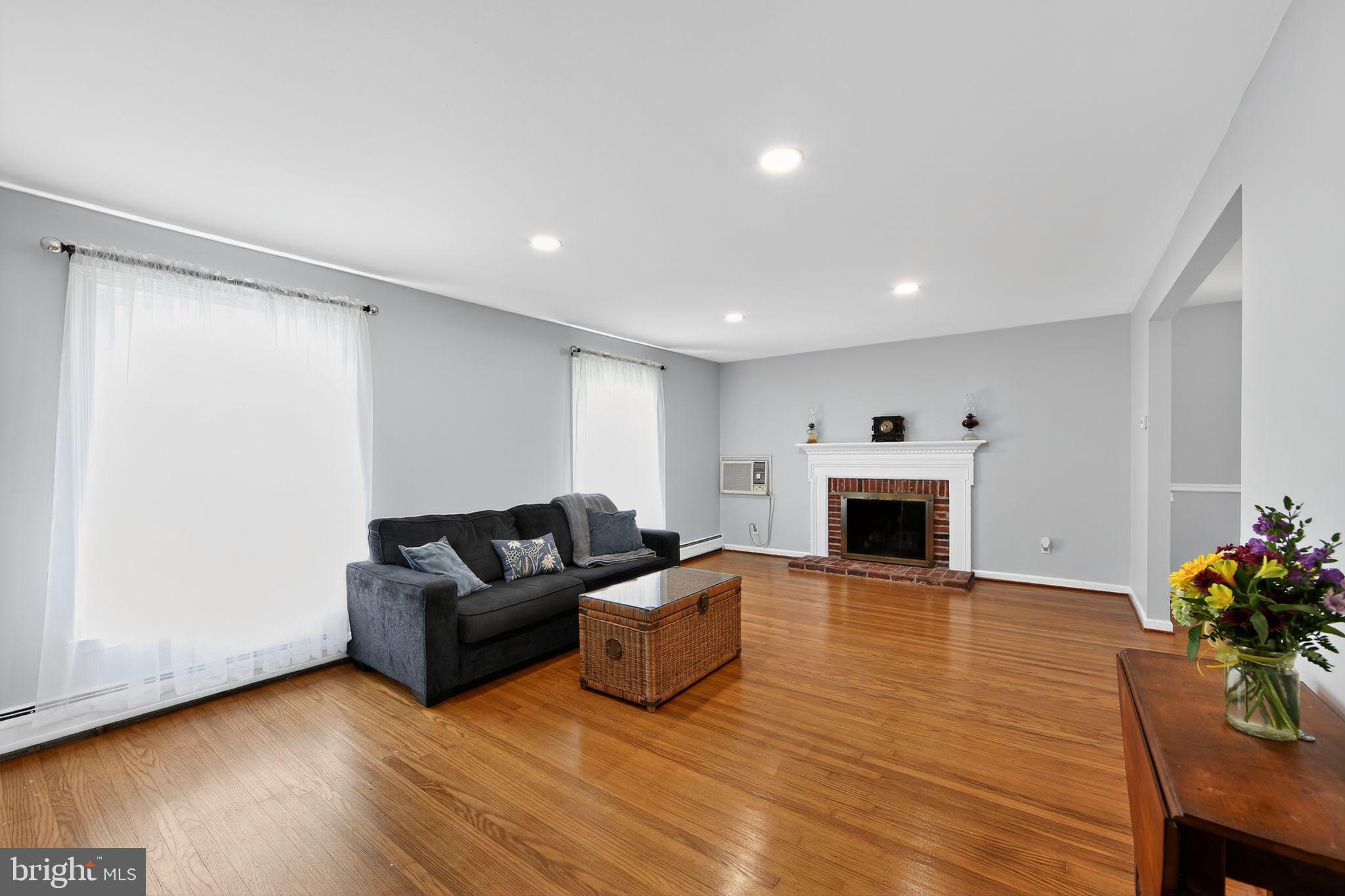 405 Edgewood Drive Exton, PA 19341 - Photo 7 of 35 Living room