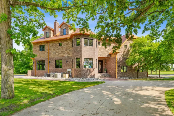 $1,695,000 | 700 62nd Avenue North, Moorhead, MN 56560