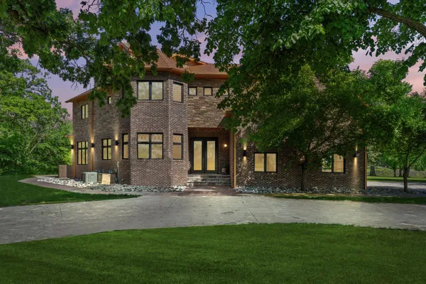 $1,695,000 | 700 62nd Avenue North, Moorhead, MN 56560