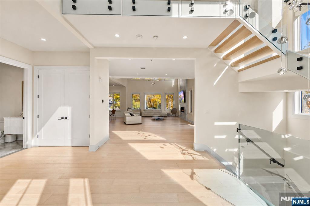 3 Mountain View Court Demarest, NJ 07627 - Photo 7 of 50