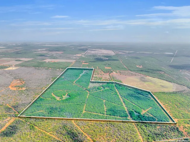 $1,690,000 | 2654 Mathews Rnch Road, Dilley, TX 78017