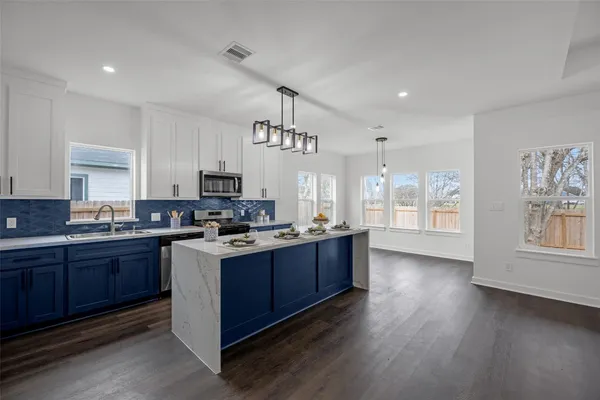 $300,000 | 7430 Avenue East, Beasley, TX 77417