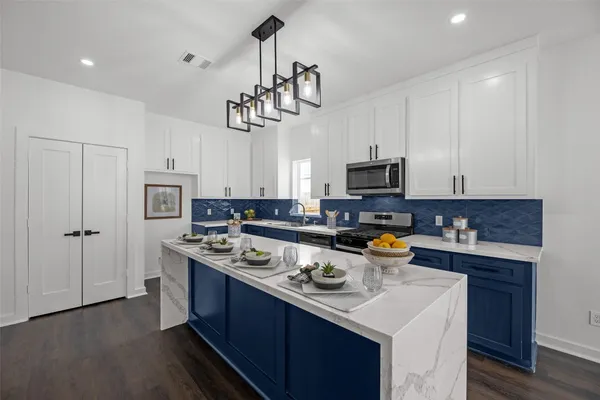 $300,000 | 7430 Avenue East, Beasley, TX 77417