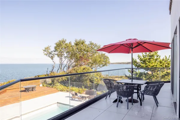 a view of sitting area in balcony with furniture
