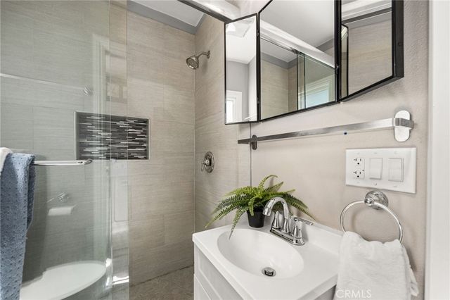 $915,000 | 114 East Woodbury Road, Altadena, CA 91001