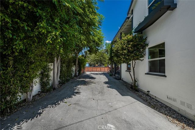 $915,000 | 114 East Woodbury Road, Altadena, CA 91001