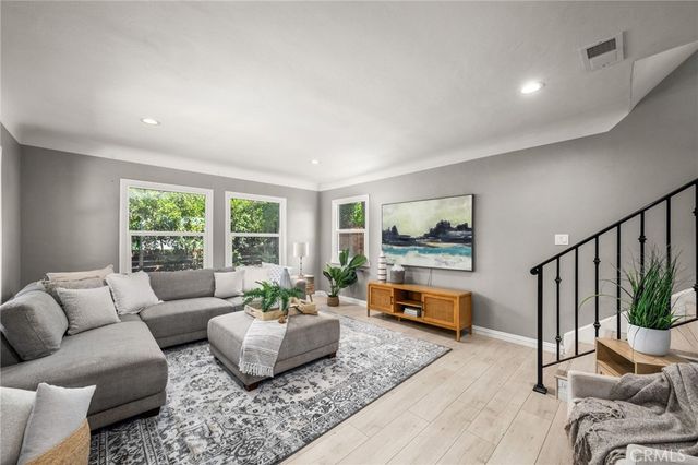 $915,000 | 114 East Woodbury Road, Altadena, CA 91001