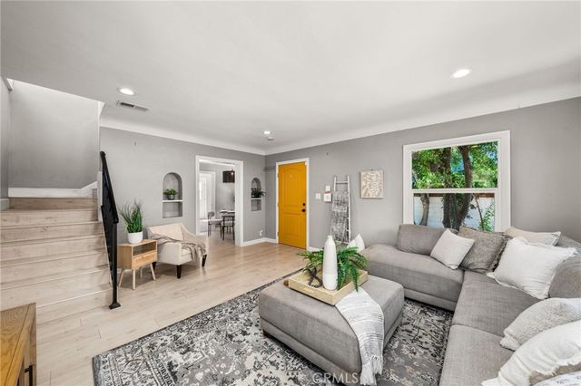 $915,000 | 114 East Woodbury Road, Altadena, CA 91001