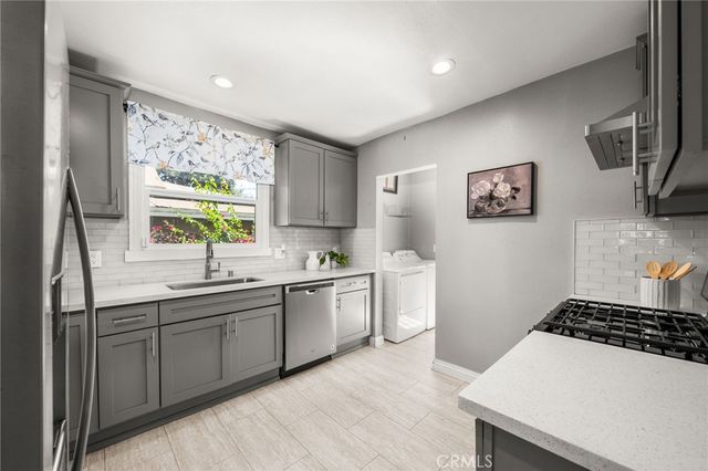 $915,000 | 114 East Woodbury Road, Altadena, CA 91001