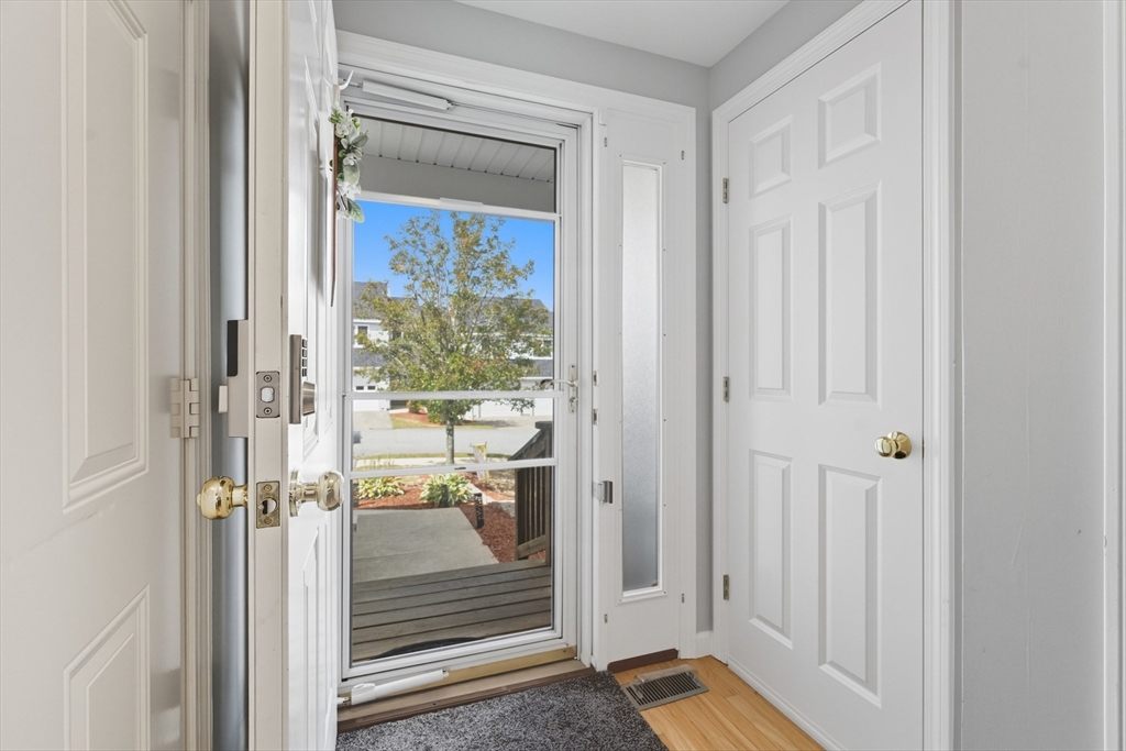 72 Green Briar Road, Unit 72 Fitchburg, MA 01420 - Photo 3 of 41