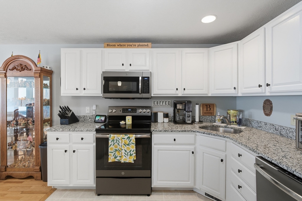 72 Green Briar Road, Unit 72 Fitchburg, MA 01420 - Photo 6 of 41