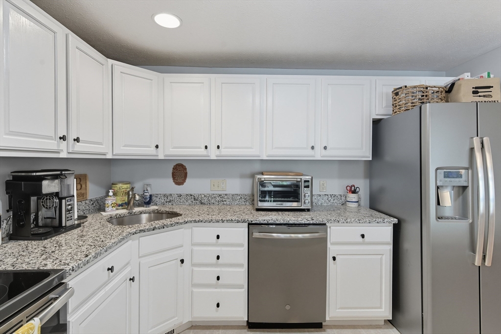 72 Green Briar Road, Unit 72 Fitchburg, MA 01420 - Photo 7 of 41