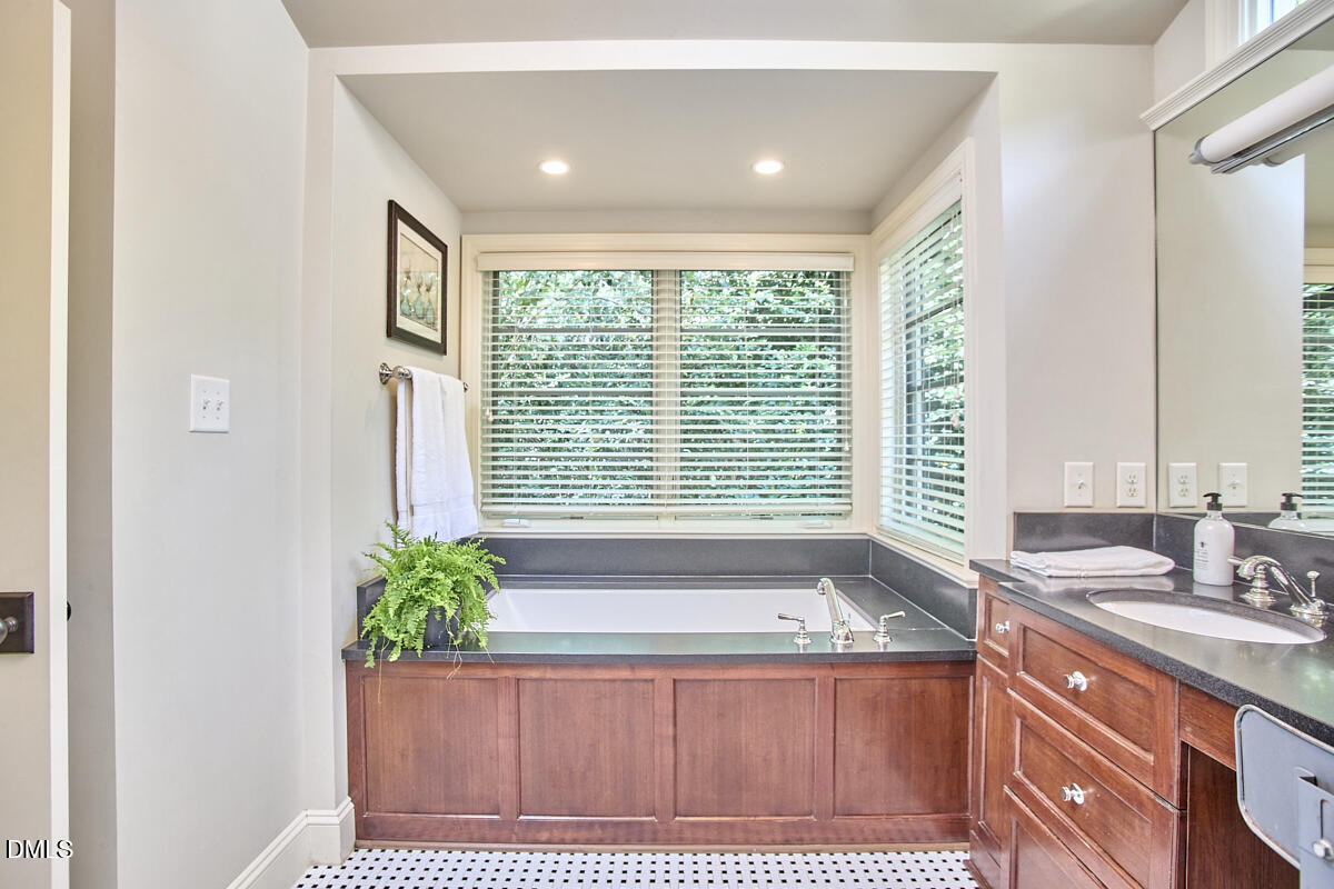 2721 Dogwood Road Durham, NC 27705 - Photo 24 of 51 097