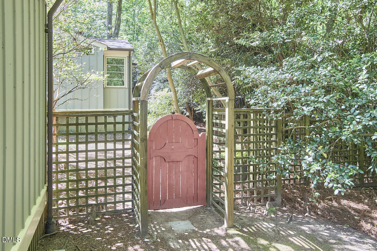 2721 Dogwood Road Durham, NC 27705 - Photo 48 of 51 019