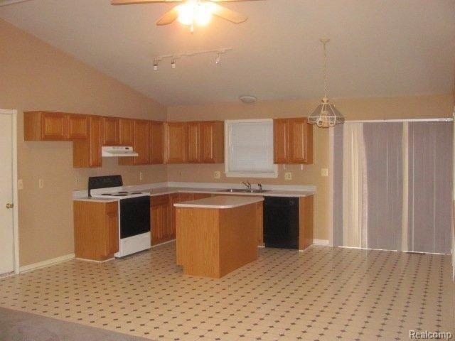 4999 Quain Road Emmett, MI 48022 - Photo 3 of 12 4kitchen.jpg