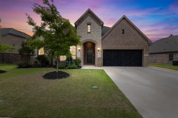 $519,500 | 806 Summer Grove Drive, Midlothian, TX 76065