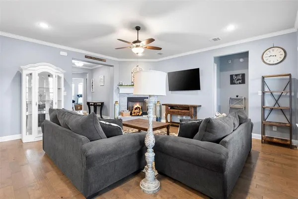 $519,500 | 806 Summer Grove Drive, Midlothian, TX 76065