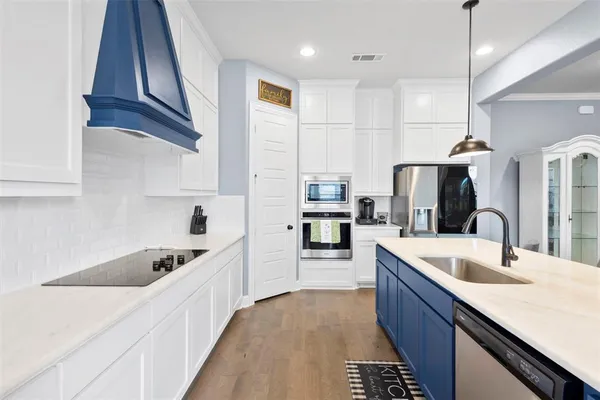 $519,500 | 806 Summer Grove Drive, Midlothian, TX 76065