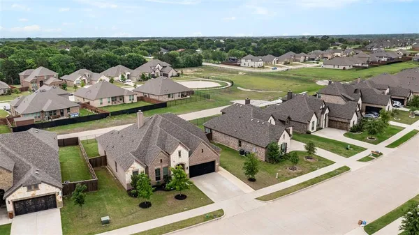 $519,500 | 806 Summer Grove Drive, Midlothian, TX 76065