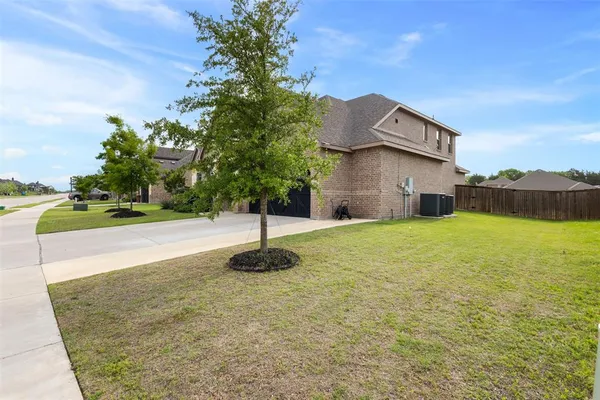 $519,500 | 806 Summer Grove Drive, Midlothian, TX 76065