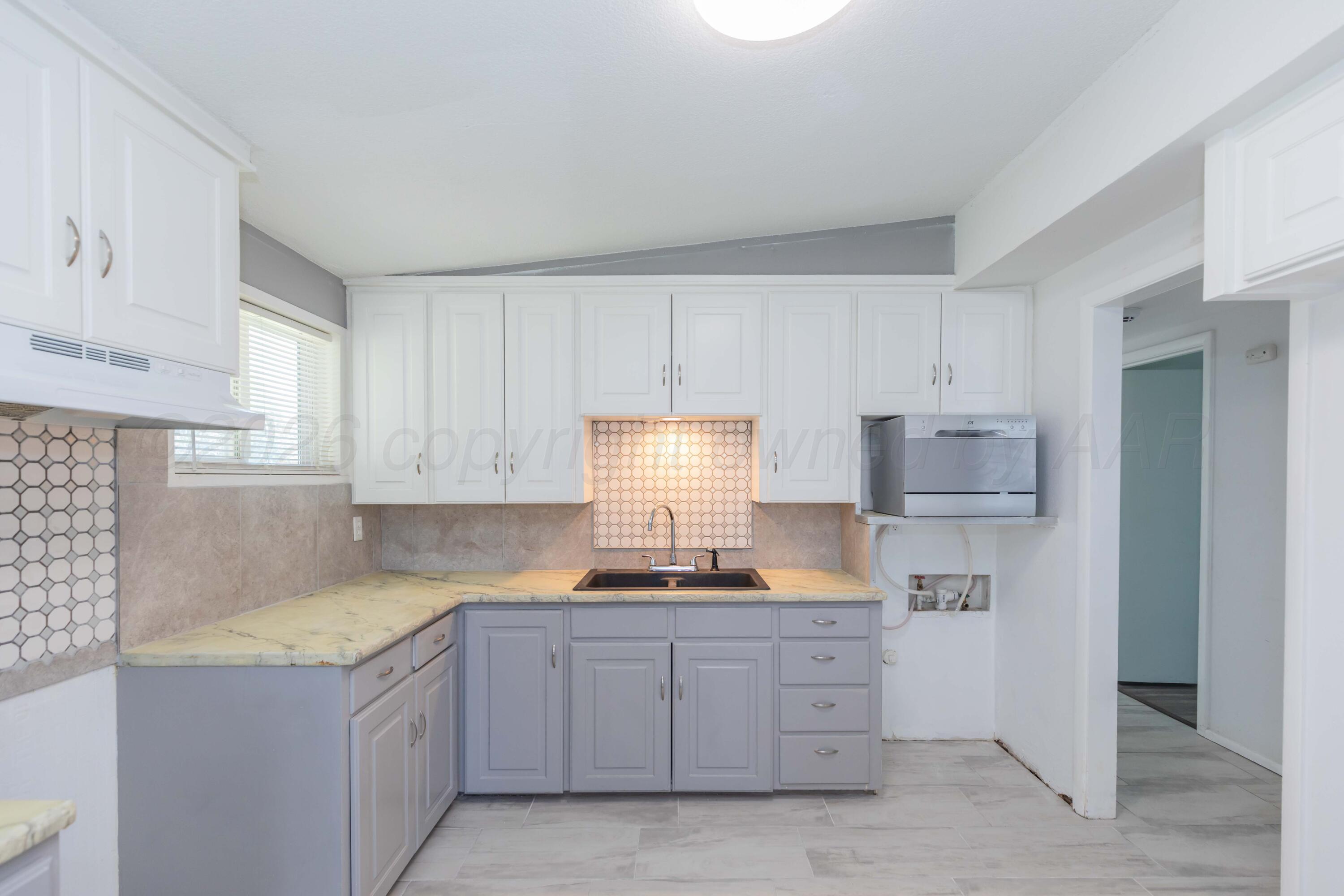 4419 South Ong Street Amarillo, TX 79110 - Photo 4 of 28 KITCHEN