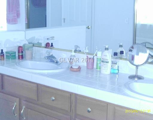 1681 South Blagg Road Pahrump, NV 89048 - Photo 13 of 18 Master Bath/Spa.