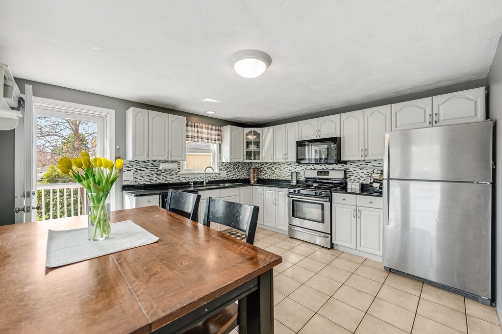 72 Norwich Road Brockton, MA 02302 - Photo 3 of 27