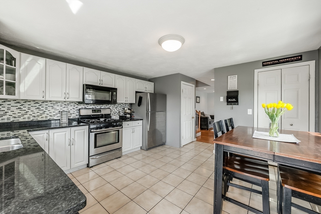 72 Norwich Road Brockton, MA 02302 - Photo 4 of 27
