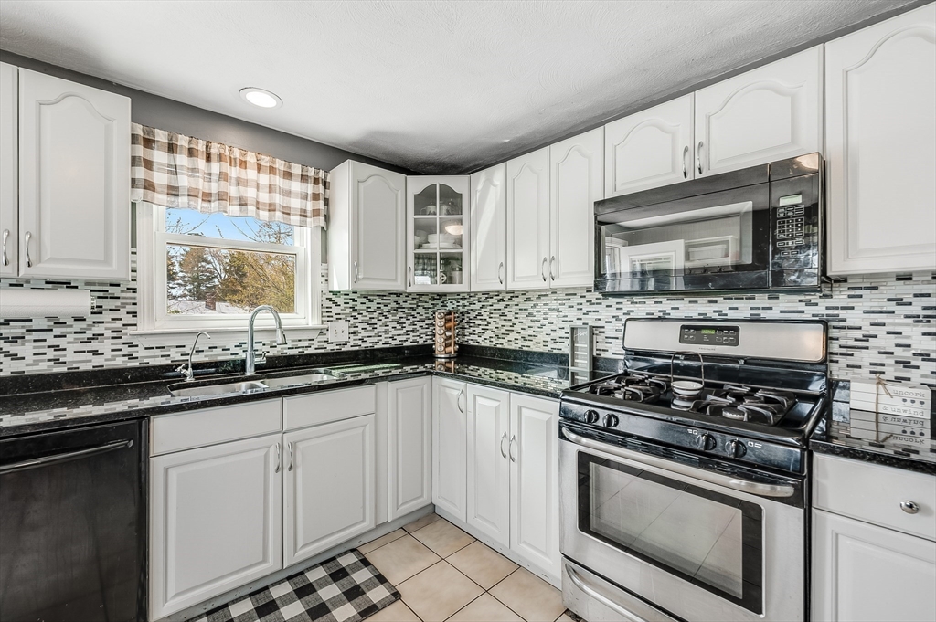 72 Norwich Road Brockton, MA 02302 - Photo 5 of 27